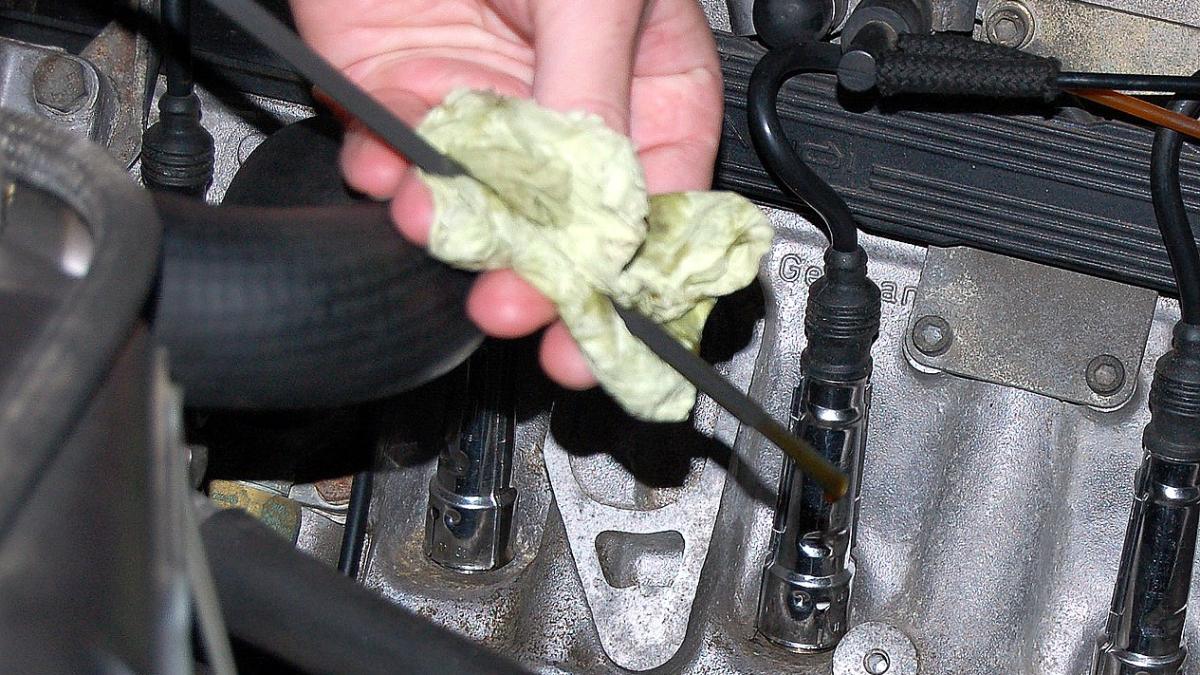 щуп моторного масла