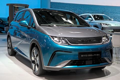 BYD выпустит внедорожник Sealion 7 с дизайном Вольфганга Эггера