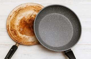 Кола, уксус и лимонная кислота помогут отмыть пригоревшую посуду