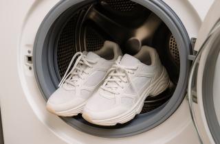 Стирка кроссовок в машине: 5 шагов к правильному уходу и сохранению формы
