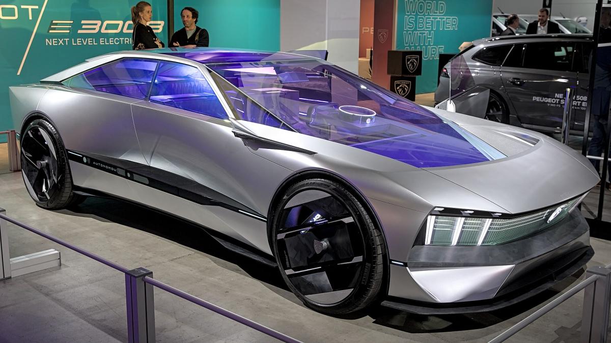Peugeot Inception на выставке авто в Цюрихе