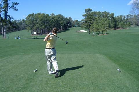 Раунд гольфа даёт нагрузку на уровне быстрой ходьбы — Fox News