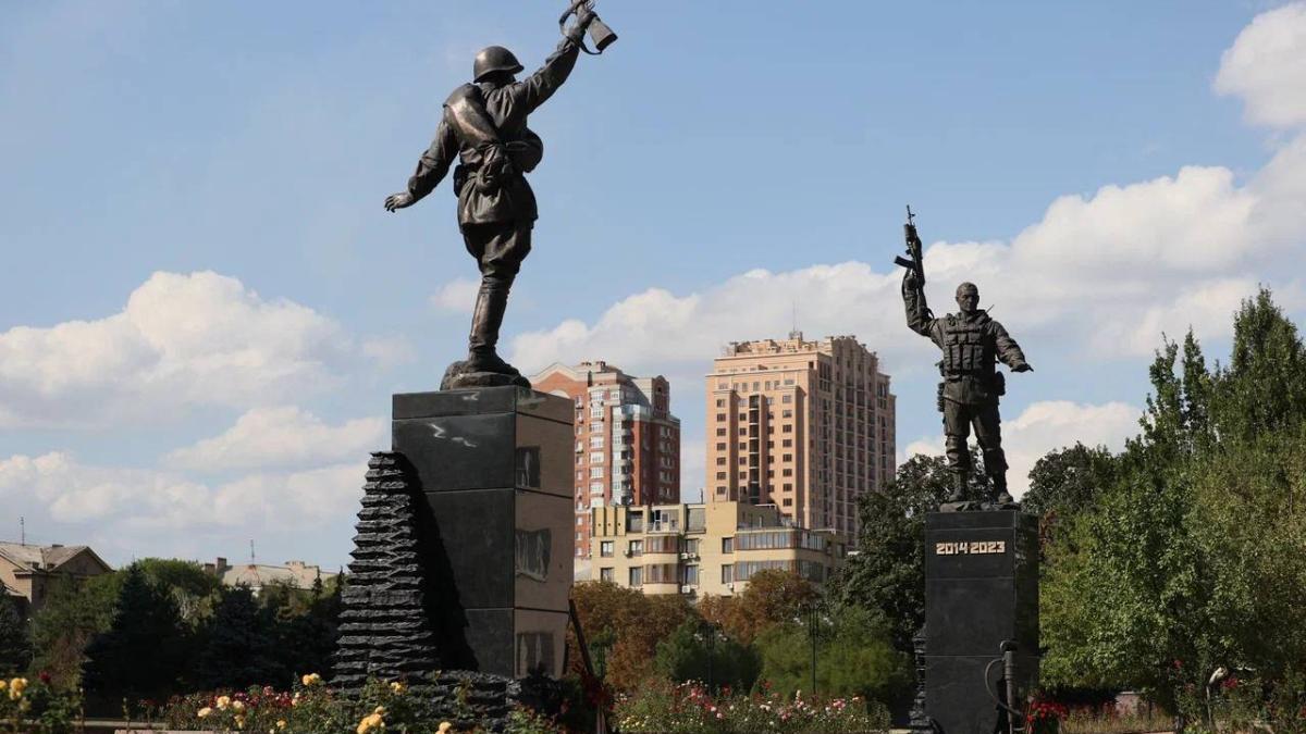 Памятник шахтерам — защитникам Донбасса