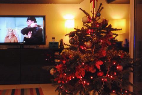 Ирония судьбы сохранила лидерство новогоднего просмотра — зрители