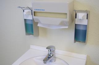 Частое использование антисептиков может привести к сухости и раздражению кожи — Андрей Дорохов