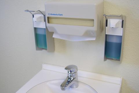 Частое использование антисептиков может привести к сухости и раздражению кожи — Андрей Дорохов