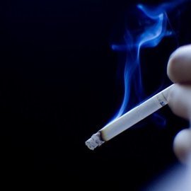 Ученые выяснили, что курение является причиной увеличения количества скрытого жира на животе