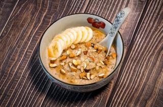 Овсянка надоела? Меняю всего 1 деталь — и завтрак держит сытость до обеда