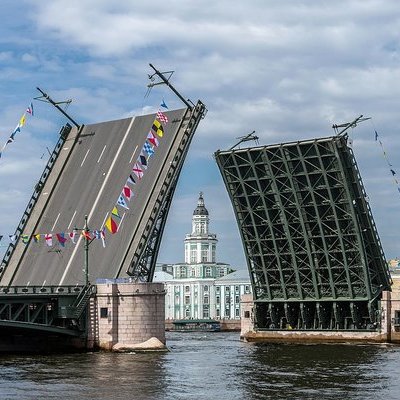 Туристов предупредили о штрафах за неуплату курортного сбора в Санкт-Петербурге