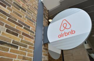 Airbnb внедряет ИИ-агента Qwen3 от Alibaba Cloud вместо ChatGPT Airbnb внедряет ИИ-агента Qwen3 от Alibaba Cloud вместо ChatGPT