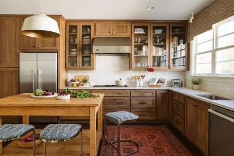 Где не нужно хранить ножи, специи и муку: 5 ошибок, которые портят кухонные принадлежности