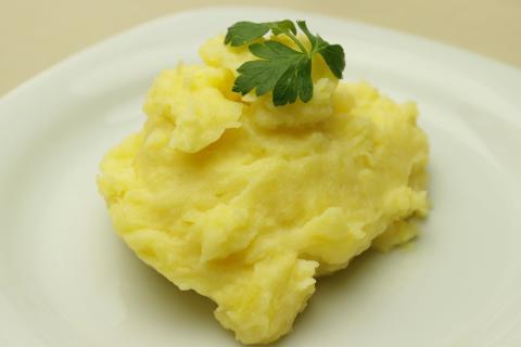 Использование блендера делает картофельное пюре тягучим и липким — повара