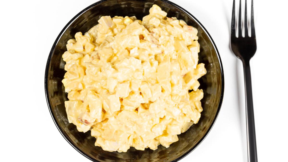 Салат с ананасами и шампиньонами