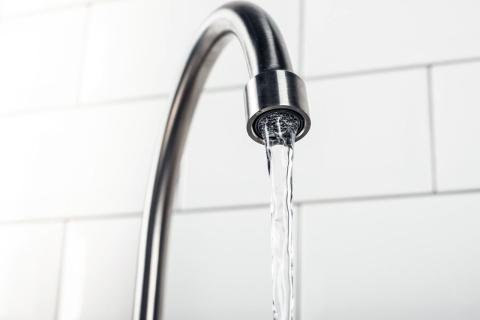 Как распознать жесткую воду и защититься от её воздействия на здоровье и технику