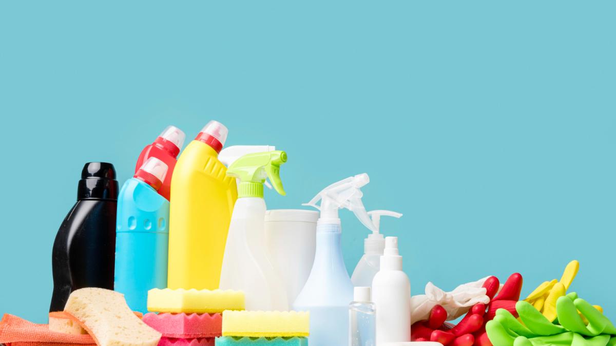 Множество моющих средств для уборки Множество моющих средств для уборки