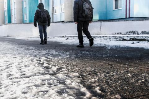 Врач Павел Николаенко: резиновая подошва и короткий шаг помогают предотвратить травмы зимой