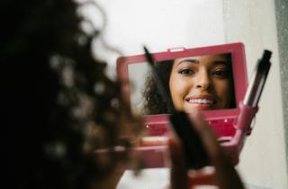 Голубая тушь снова вошла в моду на лето — визажист Пэт МакГрат