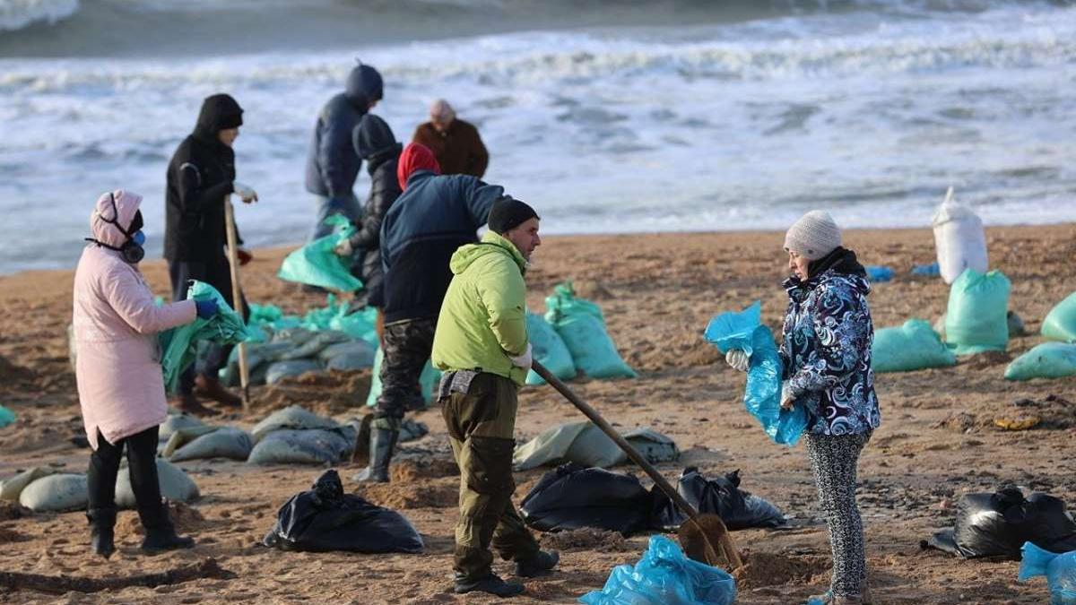 Разлив мазута в Черном море