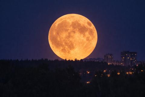 По следам Аполлона: как титановые всплески магмы осветили прошлое Луны и магнитного поля планеты