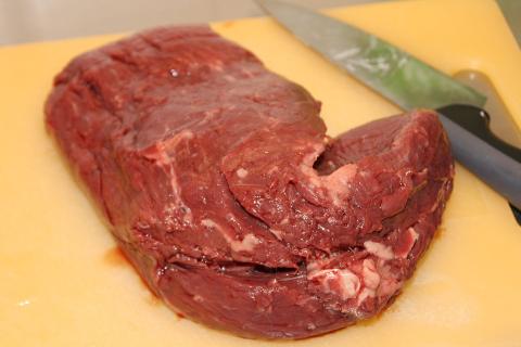 Эксперты рассказали, по каким характеристикам выбрать кухонный шеф-нож