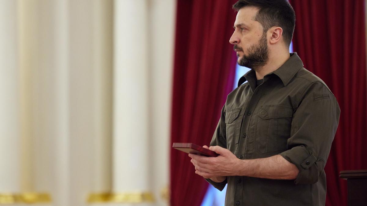 Участь Президента України у церемонії вручення державних нагород військовослужбовцям ЗСУ та родинам загиблих захисників 03
