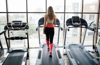 Фитнес-клуб David Barton Gym провёл акцию против рака — отметили тренеры