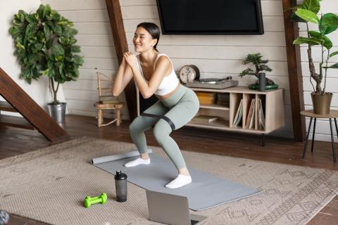 Приседания с весом и другие виды упражнений для улучшения осанки и укрепления ног