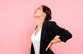 Физиотерапевты называют слабость ягодичных мышц одной из частых причин боли в пояснице