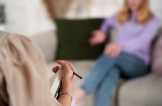 Обратилась к психотерапевту из-за конфликта — решение нашлось быстрее, чем ожидалось