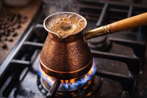 Бодрость взаймы у красоты: вечерняя привычка лишает лицо упругости и здорового сияния