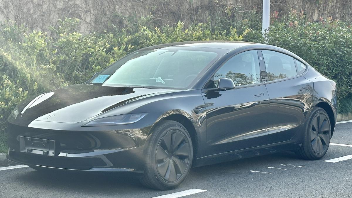 Tesla Model 3 facelift 2023112701