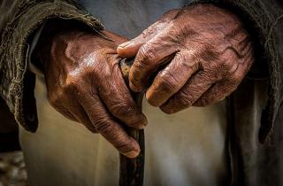 Она ест кашу из тыквы и встаёт на рассвете — простой распорядок, который продлил жизнь на целый век