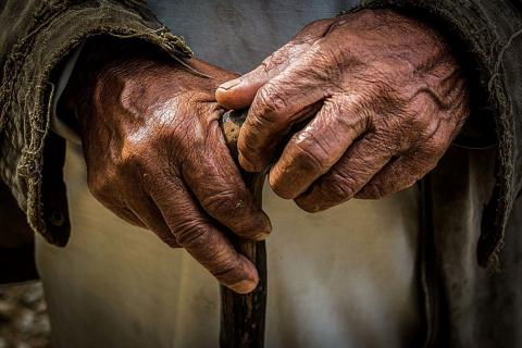 Она ест кашу из тыквы и встаёт на рассвете — простой распорядок, который продлил жизнь на целый век