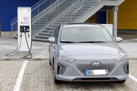 Профессор Стэнфорда Линда Чжоу: перегрев опаснее ускорений для аккумуляторов Профессор Стэнфорда Линда Чжоу: перегрев опаснее ускорений для аккумуляторов