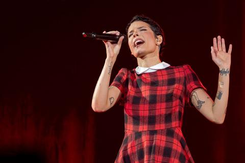 Певица Холзи госпитализирована после шоу в Бостоне