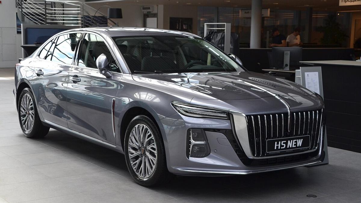 китайский седан Hongqi H5 2023