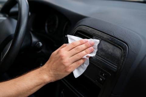 Таксисты устраняют запахи с помощью вентиляции и уксуса — автоэксперт