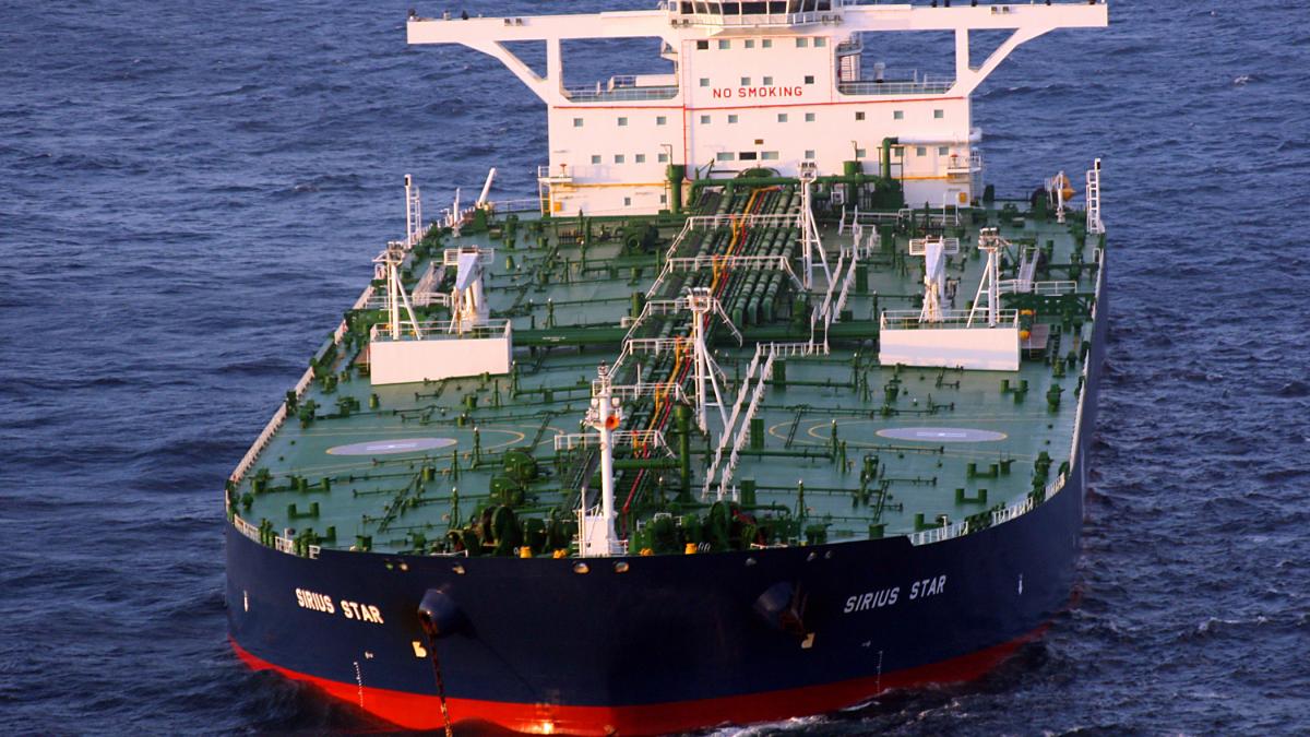 Нефтяной танкер MV Sirius Star под флагом Либерии стоит на якоре