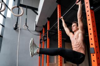 Подтягивания укрепляют мышцы спины и улучшили осанку — Fitseven