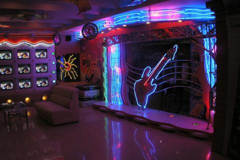 Классические караоке-залы сократились на 4% за два года — Сафронов