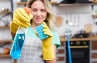 Специалисты использовали спиртовой состав для быстрой уборки кухни