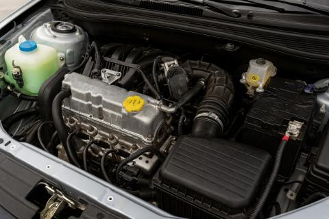 «Авторевю»: нагар на поршнях образуется из-за топлива и износа деталей