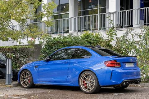 Продажи BMW и Mercedes в Китае падают на фоне роста местных электромобилей