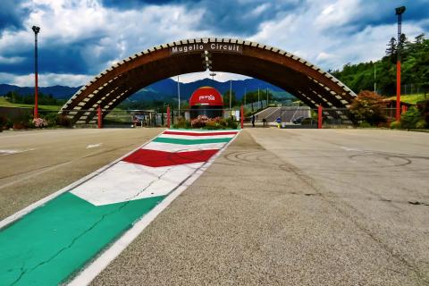 На гонку MotoGP в Муджелло в 2025 году приехали 166 тысяч зрителей, среди них Киану Ривз