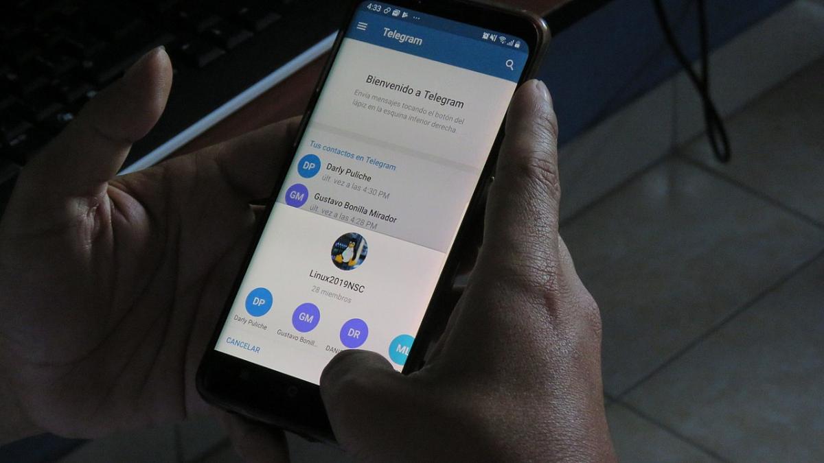 Человек, использующий Telegram
