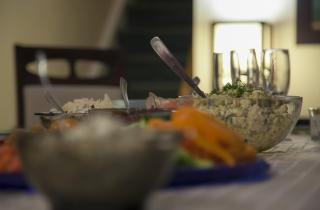 Перепела и трюфель формируют основу исторического салата Оливье — кулинары