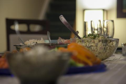 Перепела и трюфель формируют основу исторического салата Оливье — кулинары