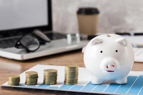 Люди чаще тратят деньги импульсивно и не копят средства — эксперт Никитина