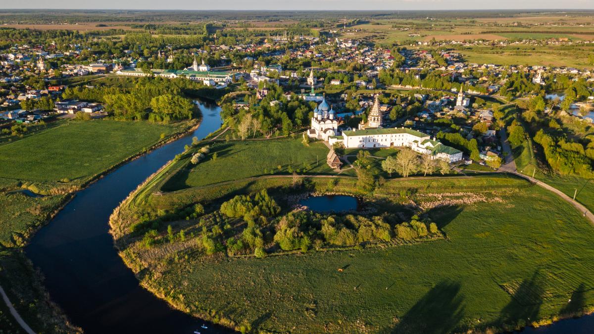 Суздальский кремль в мае