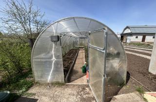 Замена грунта и термическая обработка почвы помогут сохранить здоровье теплицы — агрономы